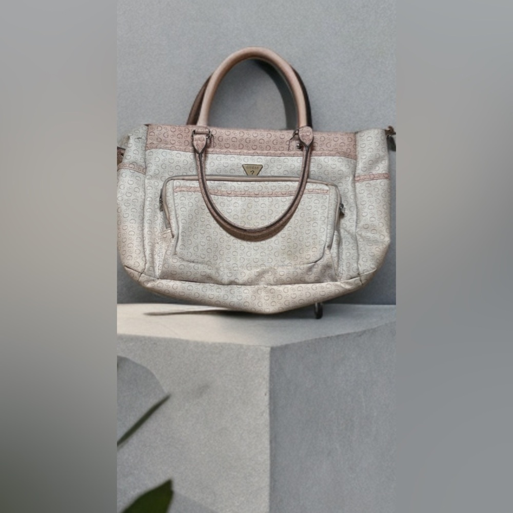 🍼Guess Women's Cream and Pink Baby Bag